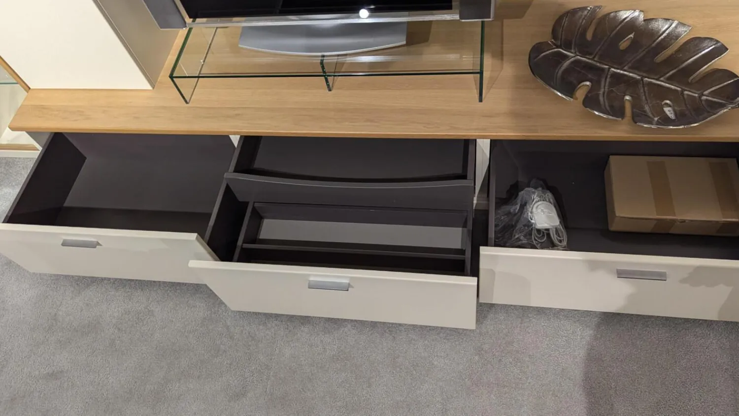 Rietberger Möbelwerke Wohnwände & Tv-Lowboards|Wohnwand Cremona Lack Crema Cremeweiß Holzakzente In Eiche Sand Mit LED Beleuchtung Und Spiegelrückwand