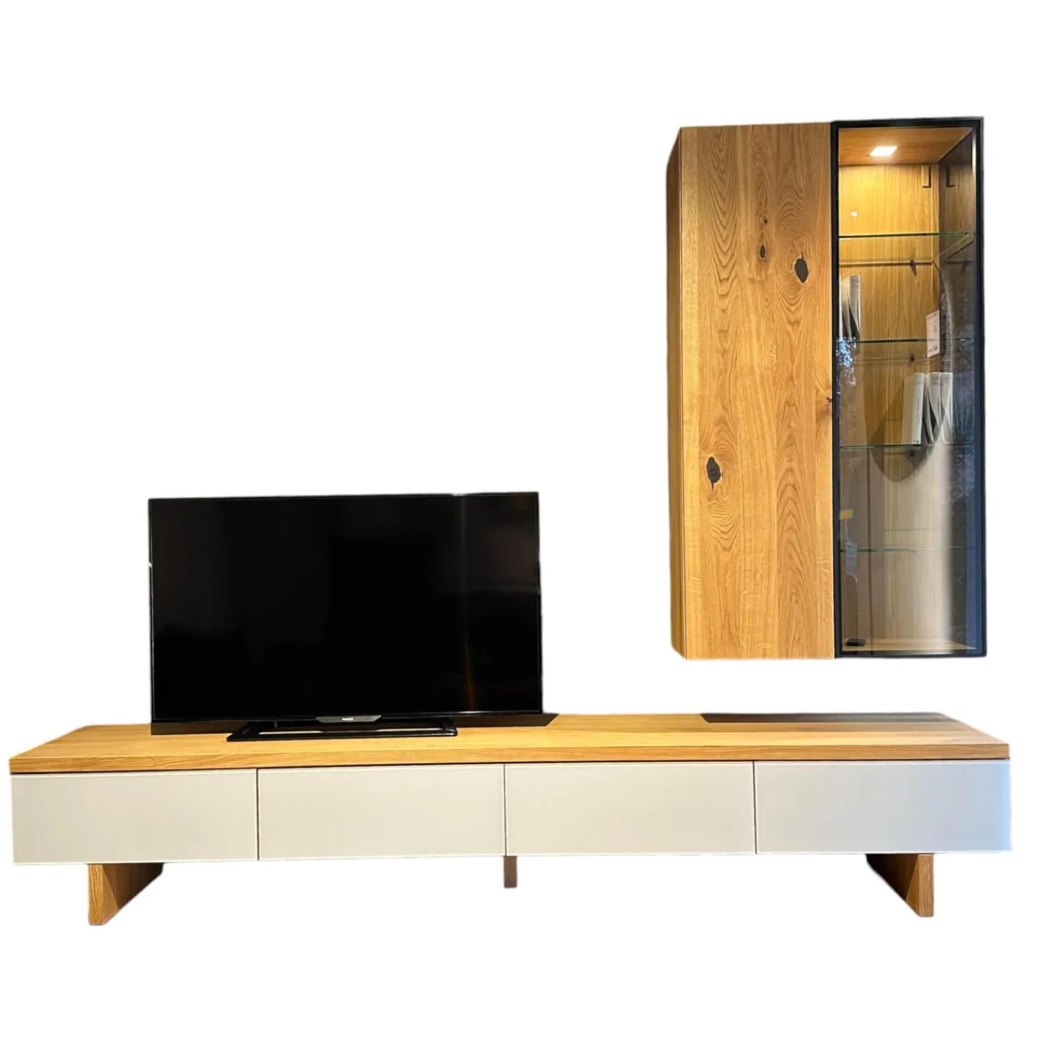 Team 7 Wohnwände & Tv-Lowboards|Wohnwand Cubus Eiche Naturöl Farbglas Hellgrau Matt mit Vitrinenbeleuchtung