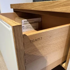 Team 7 Wohnwände & Tv-Lowboards|Wohnwand Cubus Eiche Naturöl Farbglas Hellgrau Matt mit Vitrinenbeleuchtung