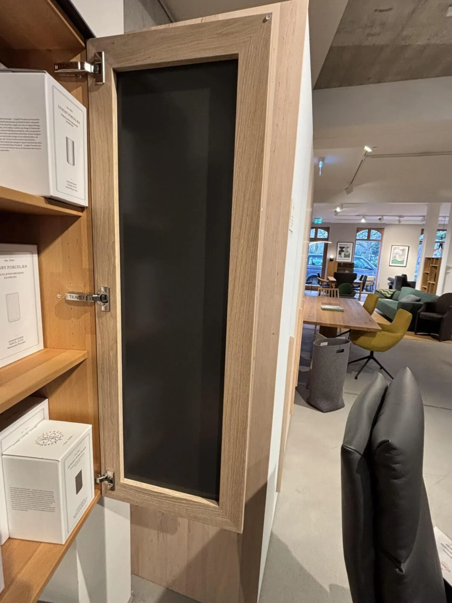 Team 7 Wohnwände & Tv-Lowboards|Wohnwand Cubus Pure 32 Eiche Weiß Geölt Farbglas In Naturweiß Kiesel Grau Und Graphitgrau Mit Beleuchtung Und TV-Halteplatte