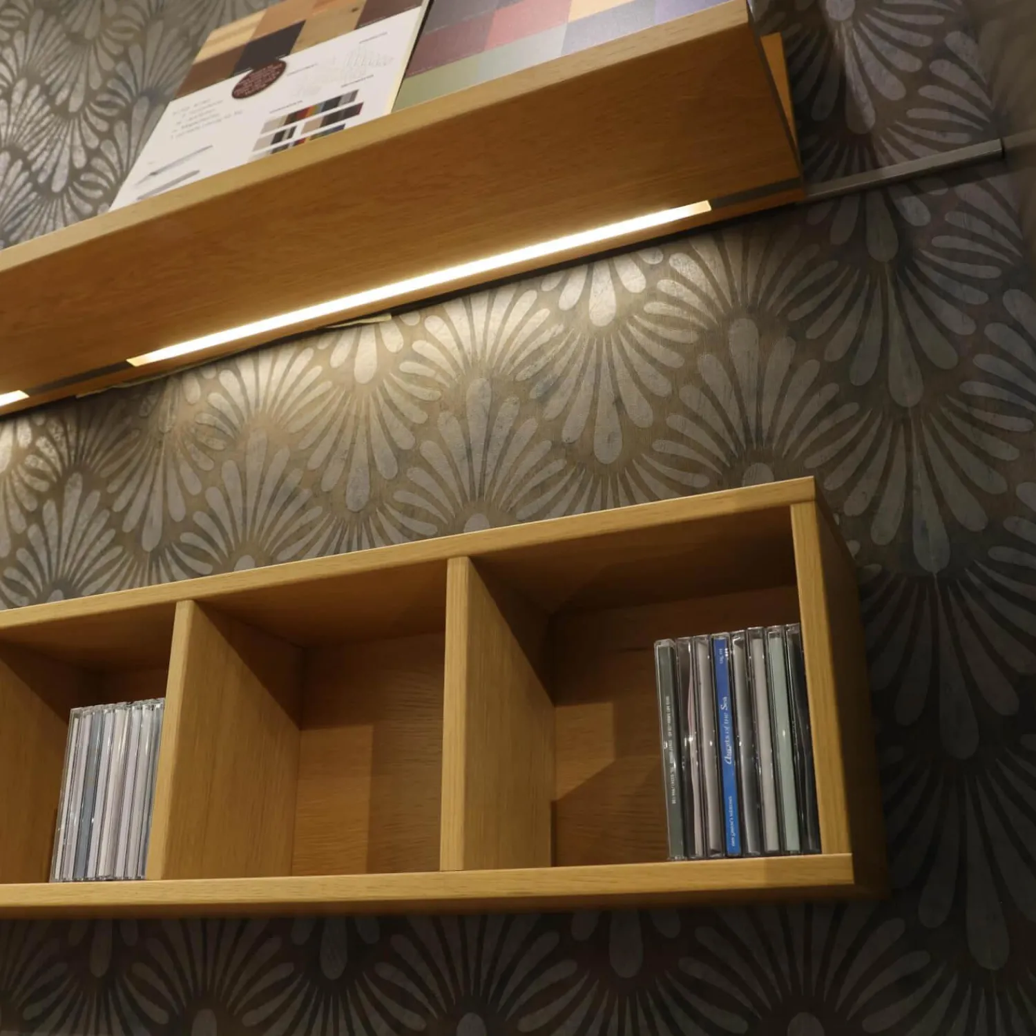 Rietberger Möbelwerke Wohnwände & Tv-Lowboards|Wohnwand Flair Rahmenfarbe Eiche Sand Lack Terra Grau Griff T8 Edelstahlfarbig Mit LED Beleuchtung