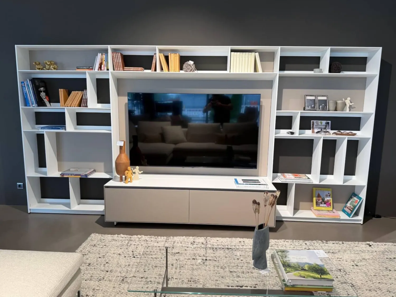 B&B Italia Wohnwände & Tv-Lowboards|Wohnwand Flat C Lack Satiniert Gips Weiß Und Wüstenfarben Beige