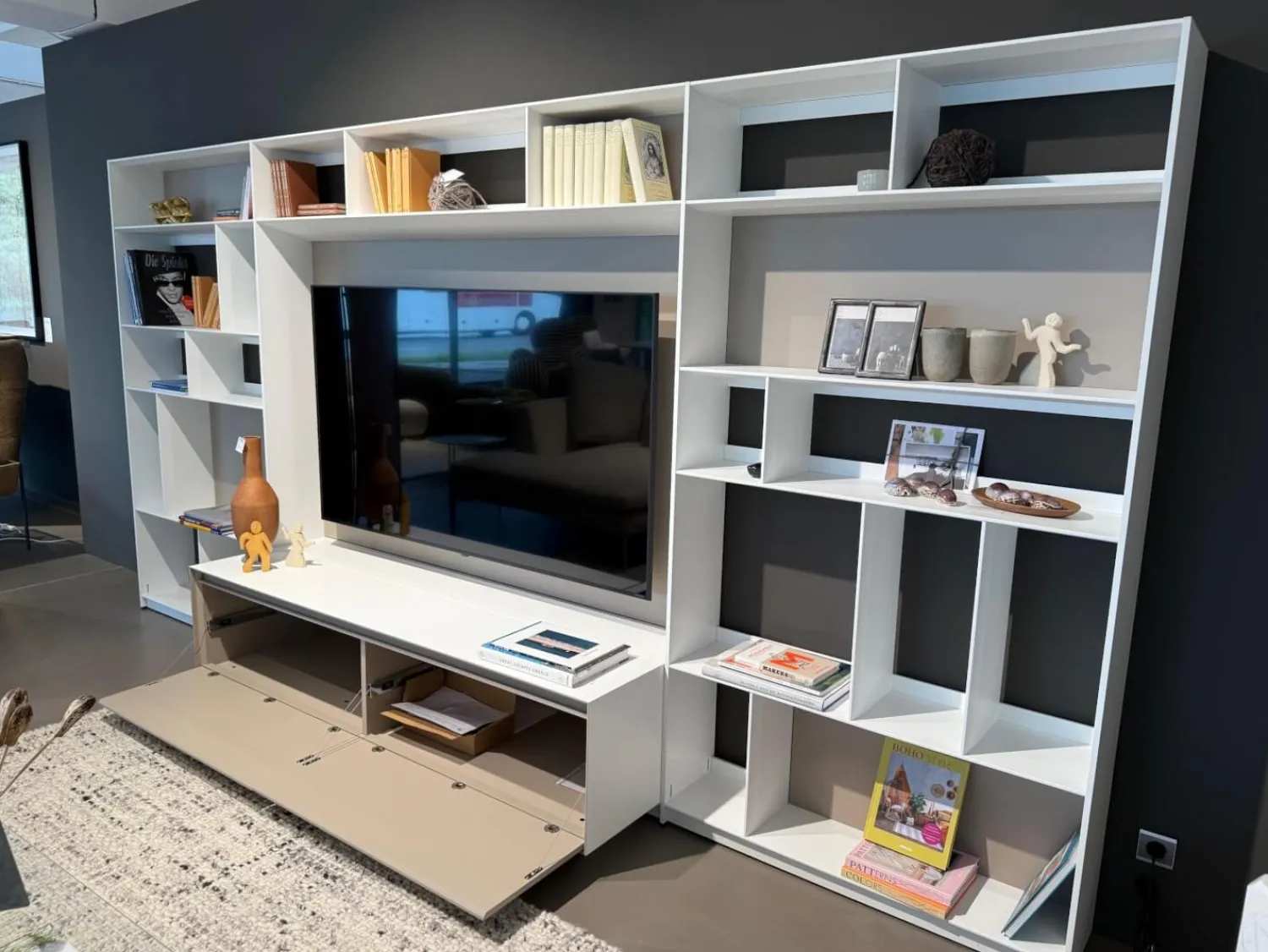 B&B Italia Wohnwände & Tv-Lowboards|Wohnwand Flat C Lack Satiniert Gips Weiß Und Wüstenfarben Beige