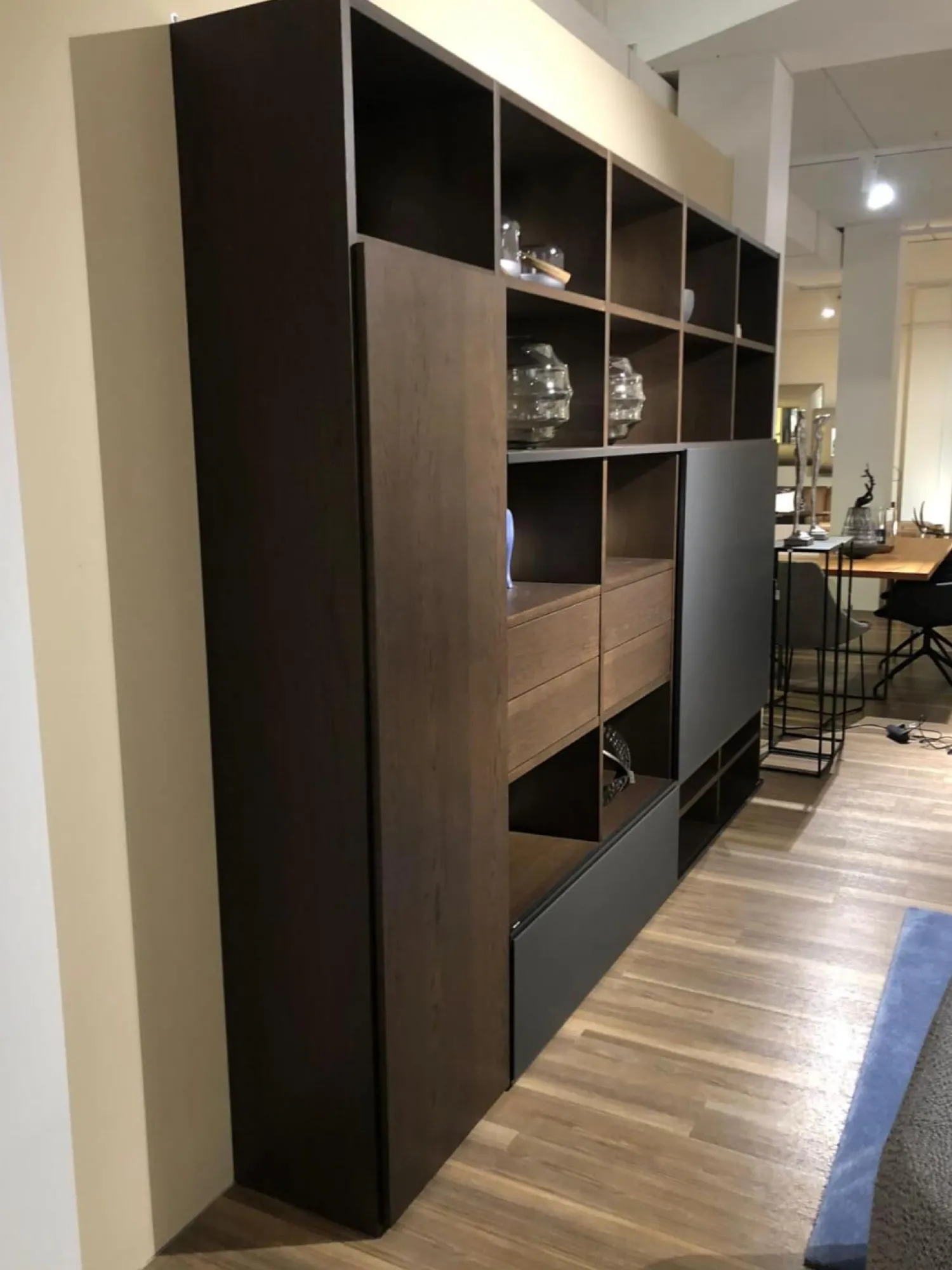 Sudbrock Wohnwände & Tv-Lowboards|Wohnwand Fokus Wildeiche Coffe Dunkelbraun Glas Cosmos Schwarz Gefrostet Ohne Dekoration