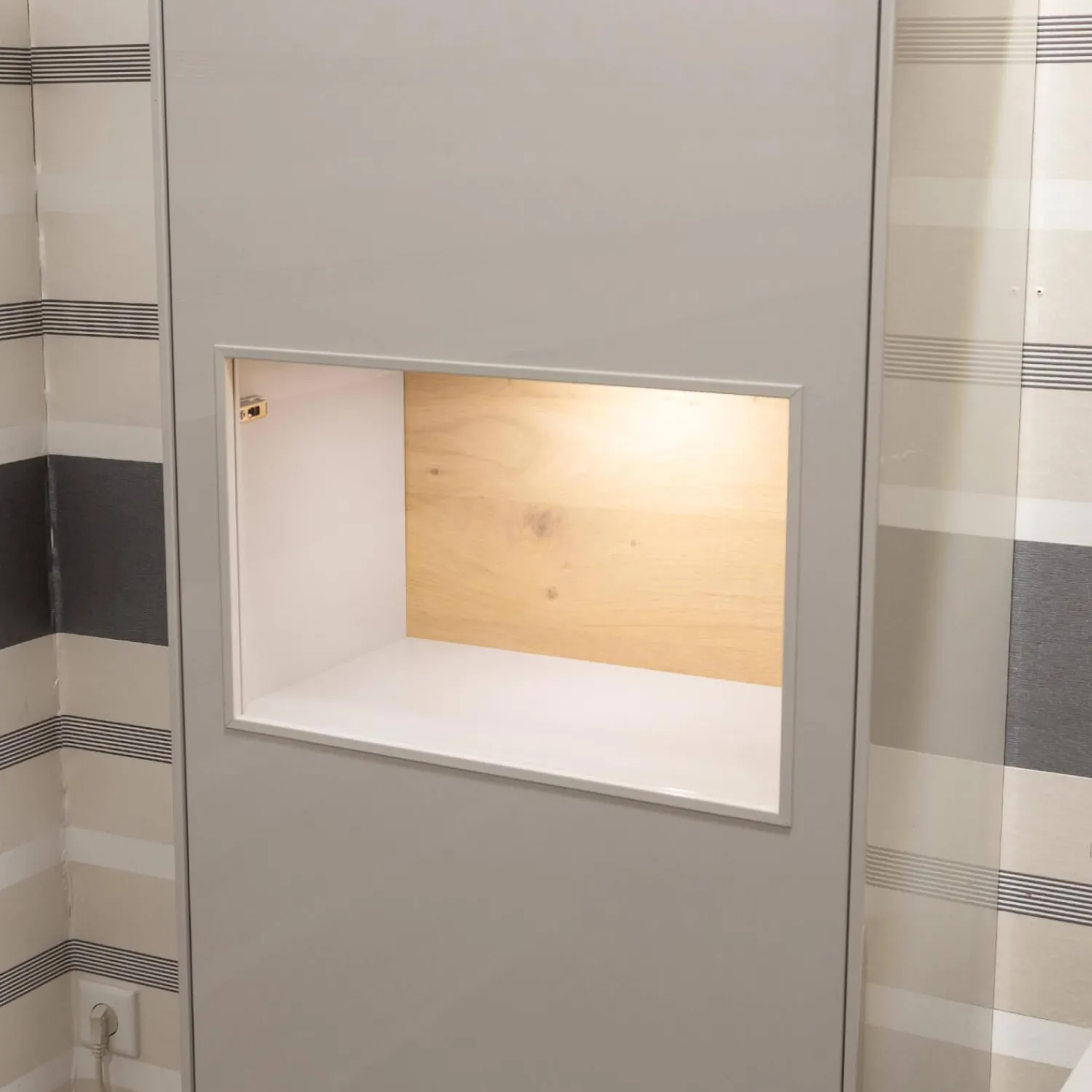 Musterring Wohnwände & Tv-Lowboards|Wohnwand Kara Frame 73029 Lack 2 Grau Absetzung Asteiche Inklusive LED Strahler