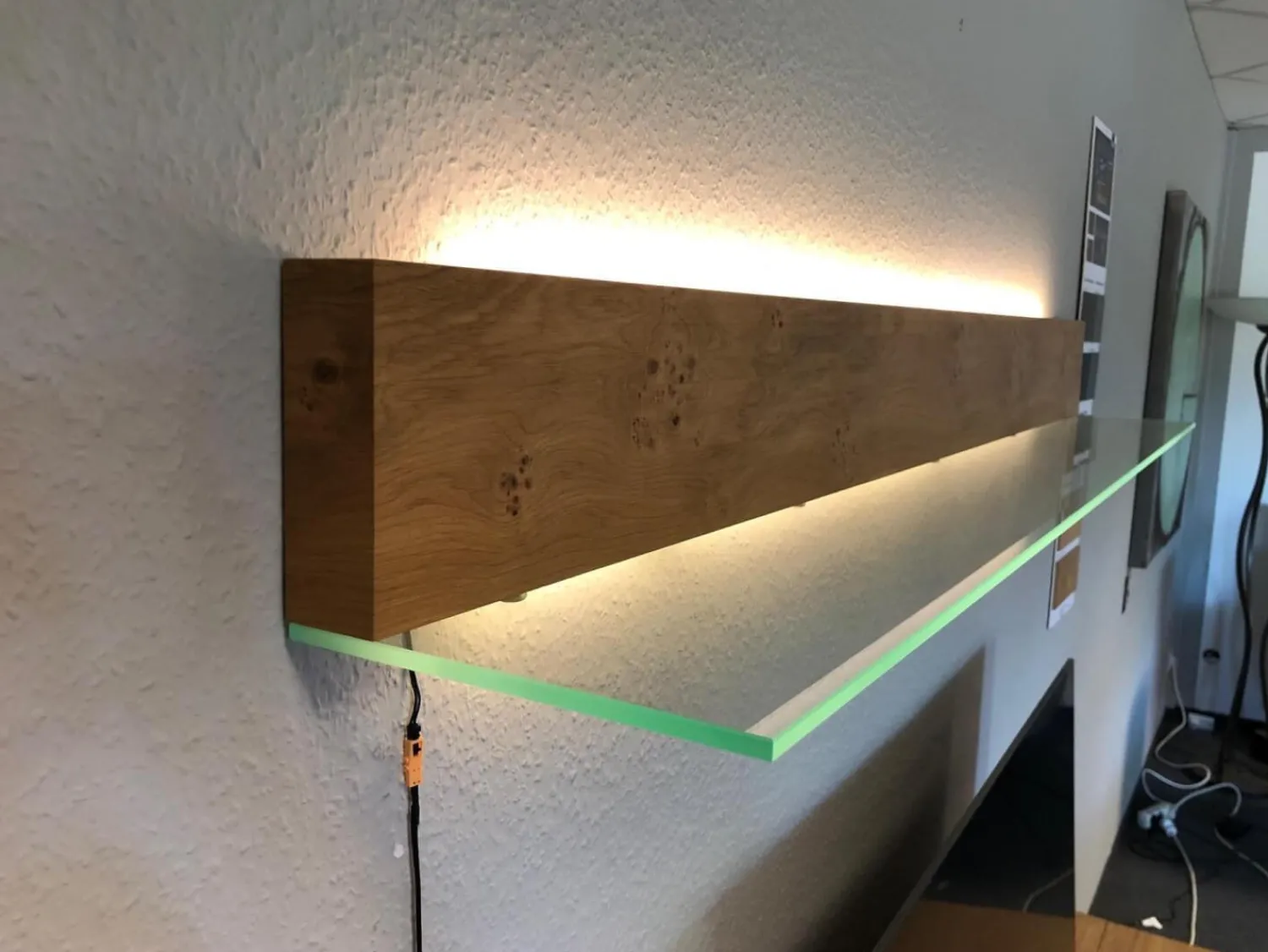 Schröder Franz Wohnwände & Tv-Lowboards|Wohnwand Kitzalm Solid Plus K050 Kernasteiche Natur Furniert Gebürstet Akzentglas Schiefer Grau Inklusive Beleuchtung