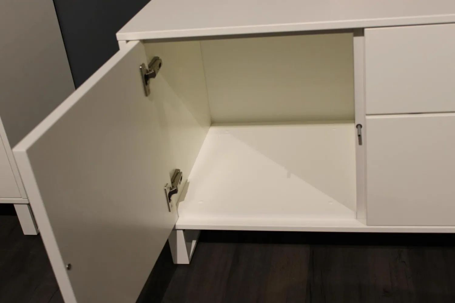 Rietberger Möbelwerke Wohnwände & Tv-Lowboards|Wohnwand Lennon Lack Weiß Absetzung Kristallbuche