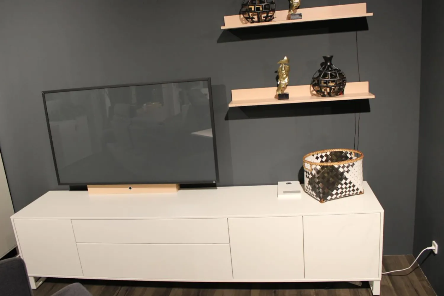 Rietberger Möbelwerke Wohnwände & Tv-Lowboards|Wohnwand Lennon Lack Weiß Absetzung Kristallbuche