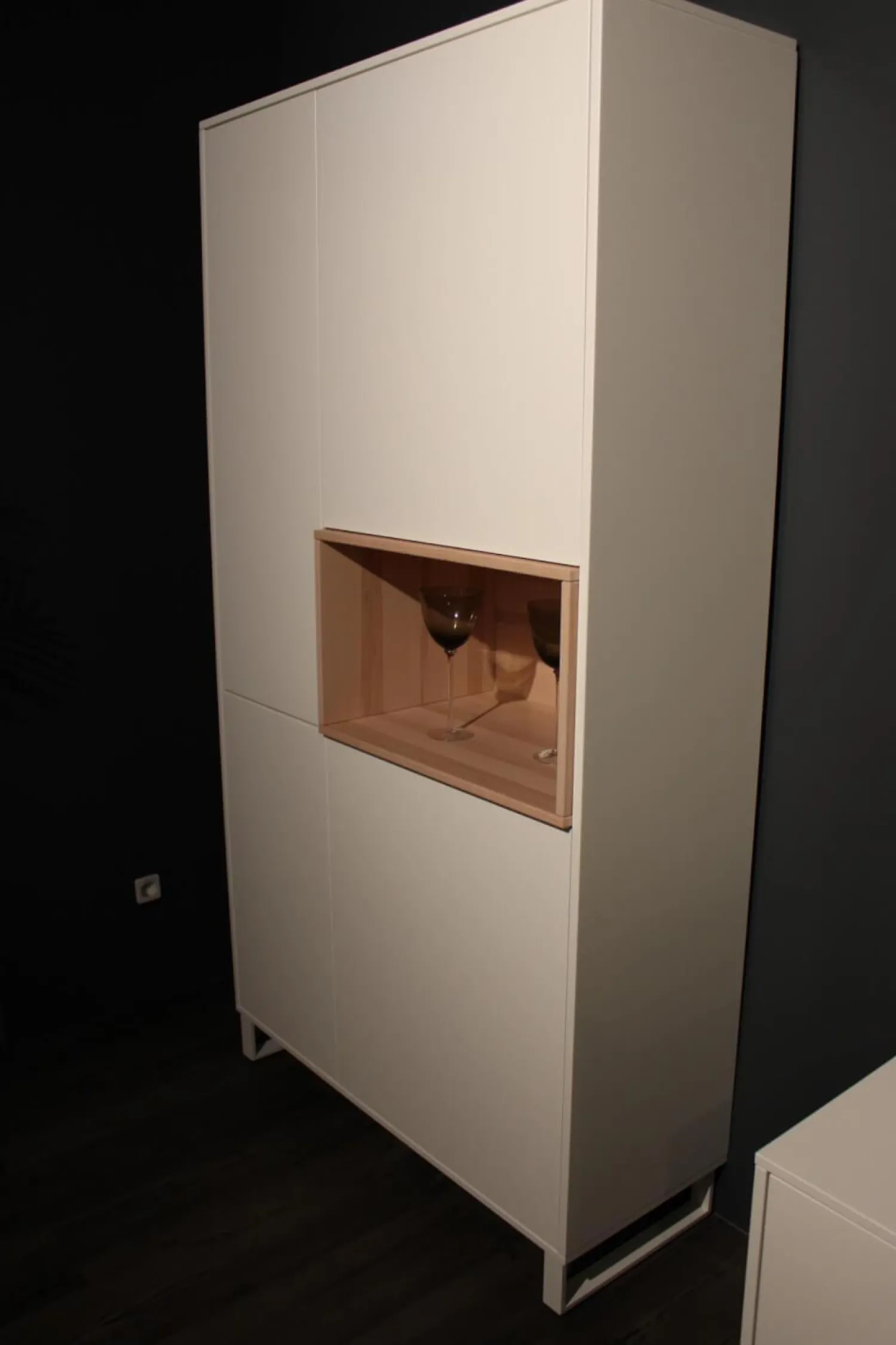 Rietberger Möbelwerke Wohnwände & Tv-Lowboards|Wohnwand Lennon Lack Weiß Absetzung Kristallbuche