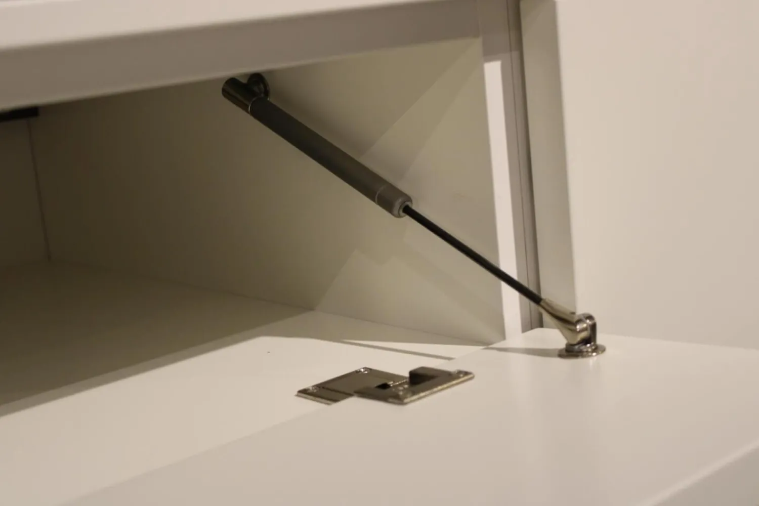 Rietberger Möbelwerke Wohnwände & Tv-Lowboards|Wohnwand Lennon Lack Weiß Absetzung Kristallbuche