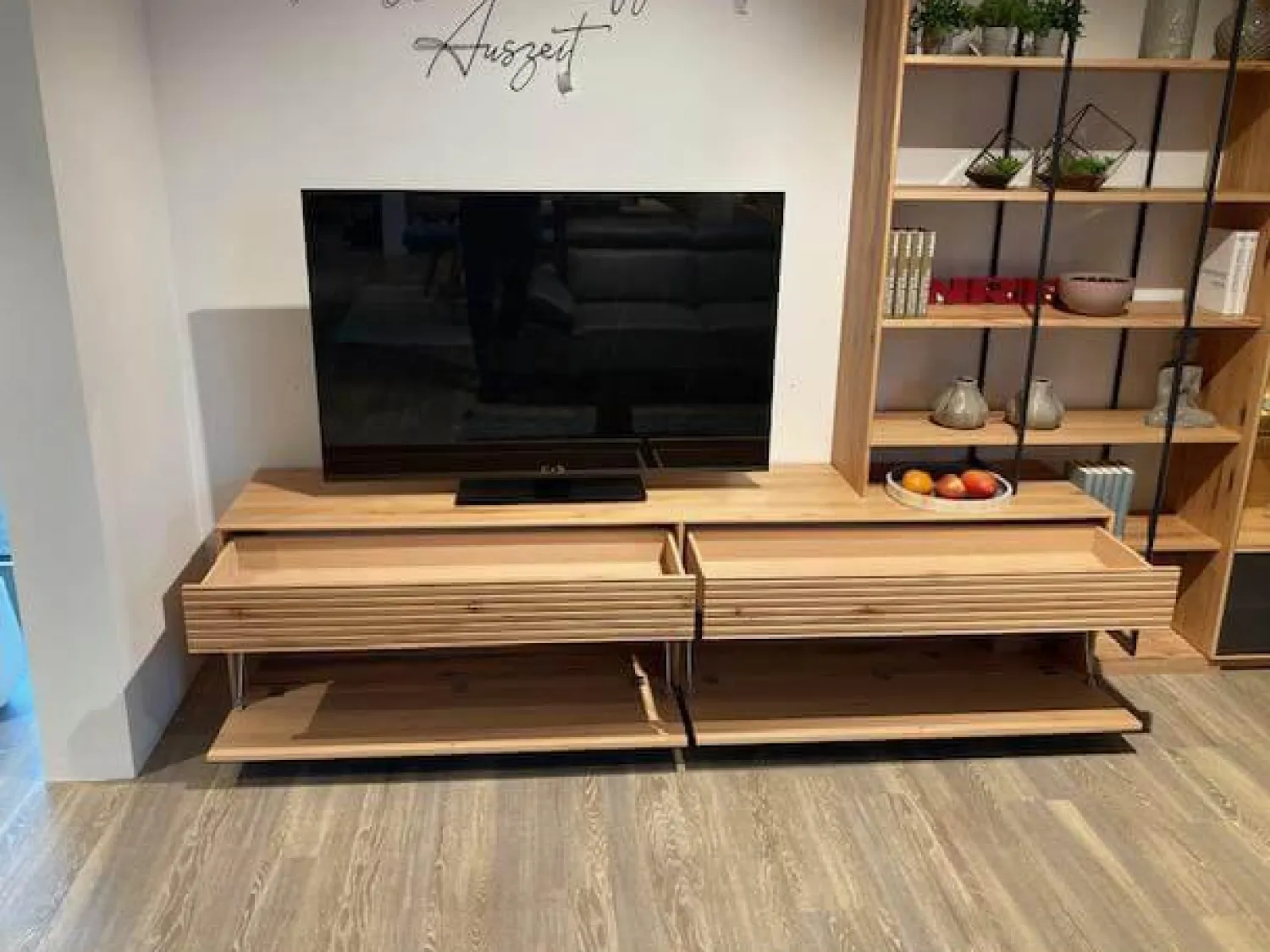 Anrei Wohnwände & Tv-Lowboards|Wohnwand Lina Naturbuche Massiv Gebürstet Und Hell Geölt Glas Matt Zartbitter Inklusive Beleuchtung