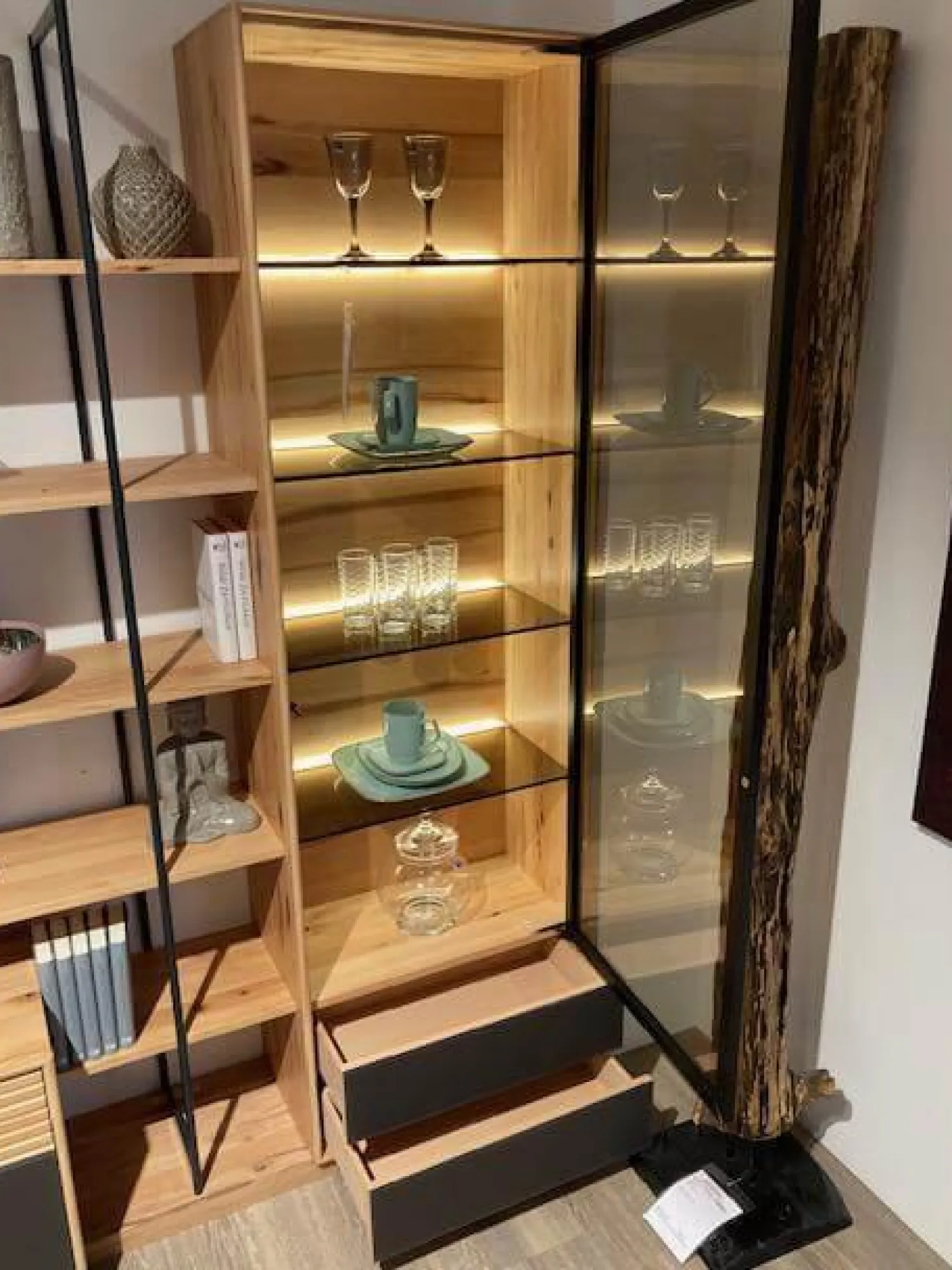 Anrei Wohnwände & Tv-Lowboards|Wohnwand Lina Naturbuche Massiv Gebürstet Und Hell Geölt Glas Matt Zartbitter Inklusive Beleuchtung