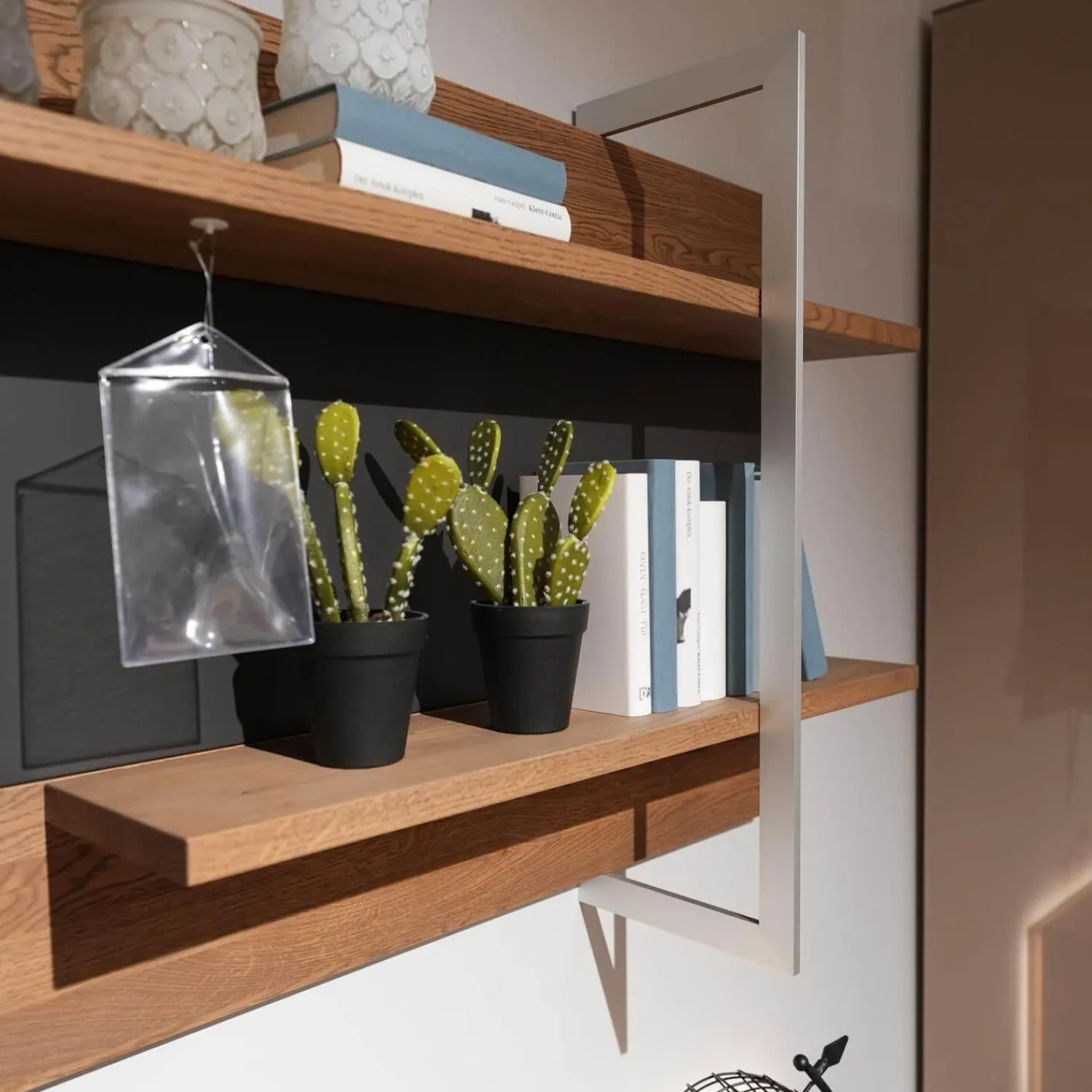 Die Hausmarke Wohnwände & Tv-Lowboards|Wohnwand Media Design 5800001-343 Raucheiche Massiv Lackfarbton Schiefer Schwarz