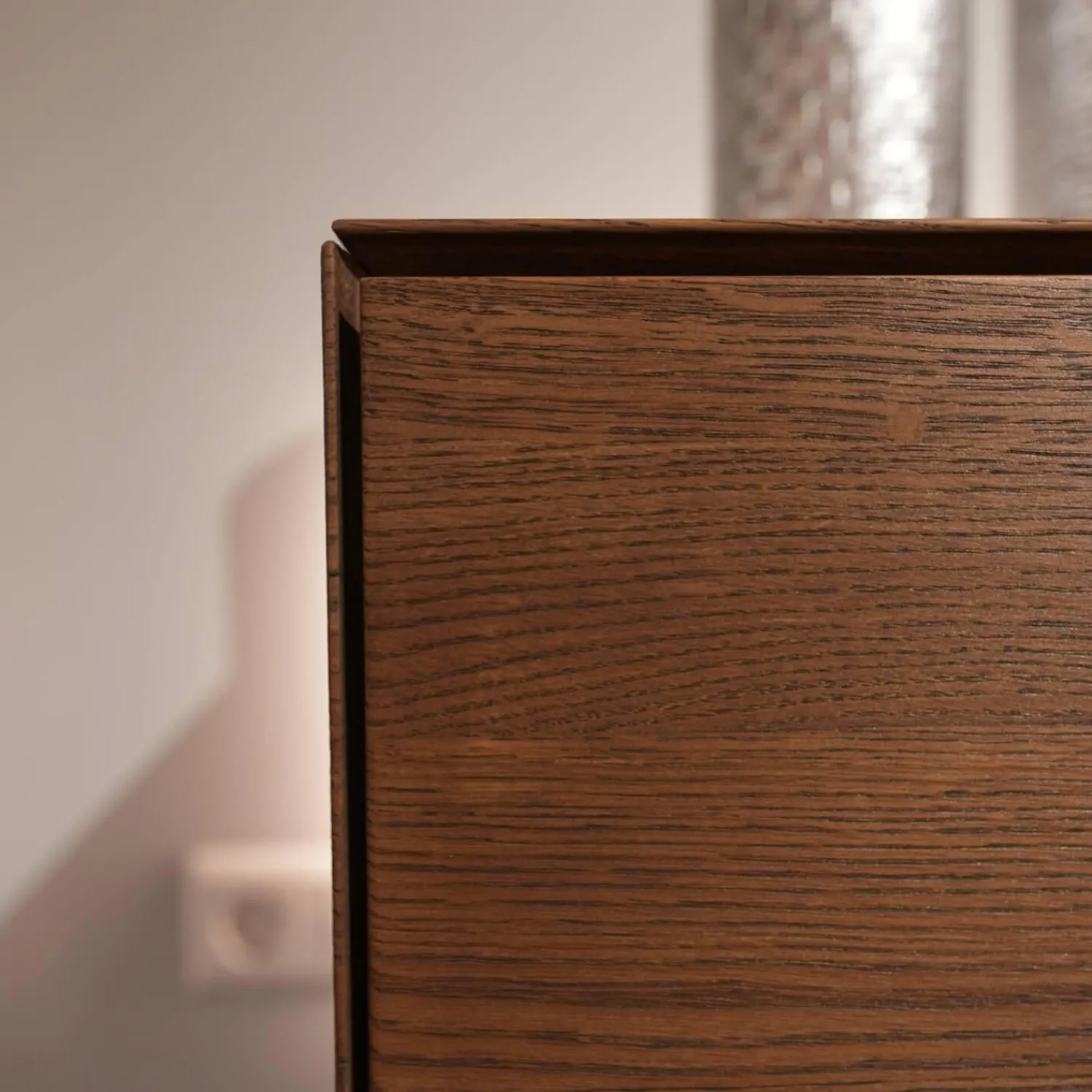 Die Hausmarke Wohnwände & Tv-Lowboards|Wohnwand Media Design 5800001-343 Raucheiche Massiv Lackfarbton Schiefer Schwarz