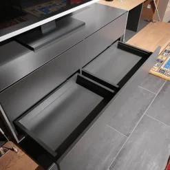 Die Hausmarke Wohnwände & Tv-Lowboards|Wohnwand Media Design 5800001-343 Raucheiche Massiv Lackfarbton Schiefer Schwarz