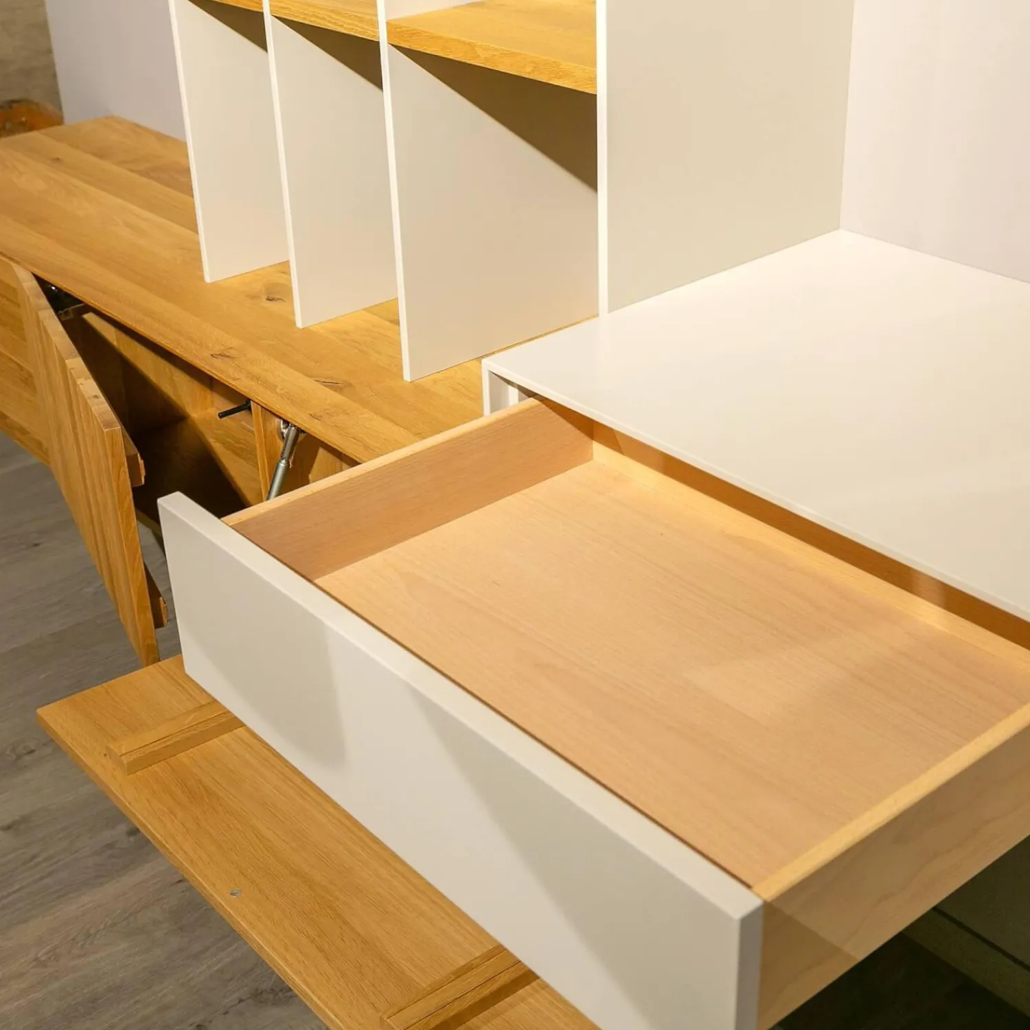 Contur Wohnwände & Tv-Lowboards|Wohnwand Mileto Asteiche Gebürstet Natur Geölt Und MDF Lichtgrau Lackiert