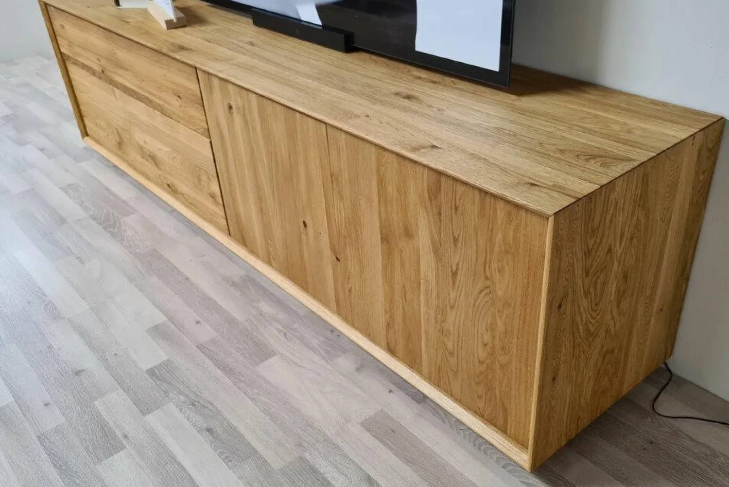 Natura Wohnwände & Tv-Lowboards|Wohnwand Missoula Eiche Massiv Geölt mit LED-Beleuchtung