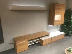 Decker Wohnwände & Tv-Lowboards|Wohnwand Modell Laguna Ausführung Eiche Bianco Massiv Weiß mit Zubehör und Beleuchtung