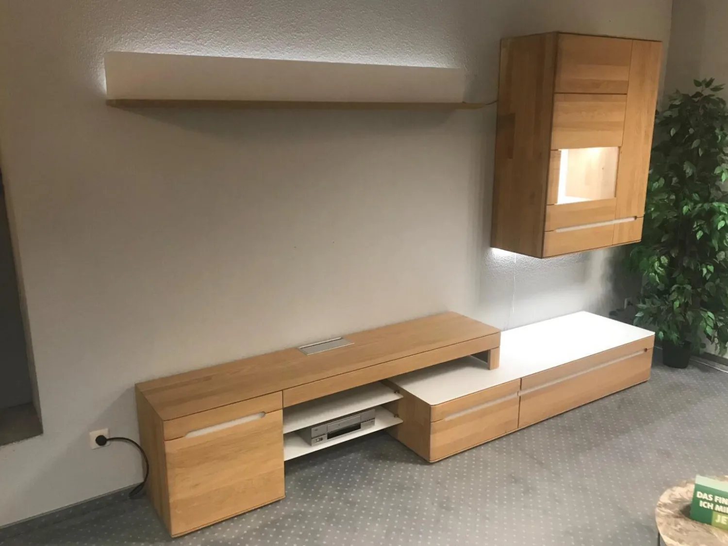 Decker Wohnwände & Tv-Lowboards|Wohnwand Modell Laguna Ausführung Eiche Bianco Massiv Weiß mit Zubehör und Beleuchtung