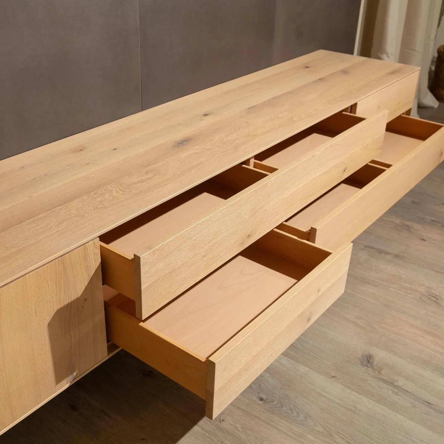 Anrei Wohnwände & Tv-Lowboards|Wohnwand Puro 109 368 Asteiche Gebürstet Weiß Geölt Metall Sockel Schwarz Matt Mit Glaseinlage Und Beleuchtung