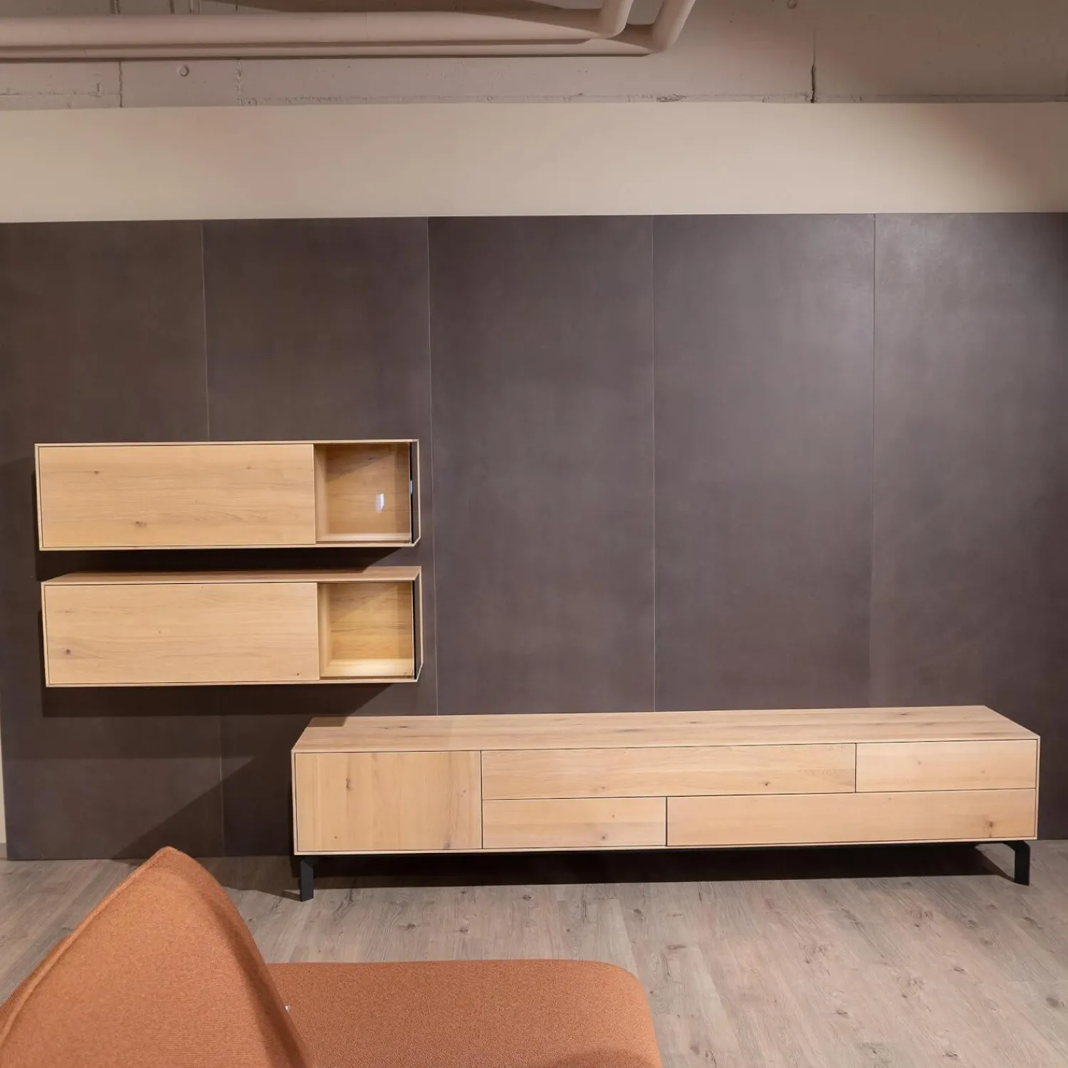 Anrei Wohnwände & Tv-Lowboards|Wohnwand Puro 109 368 Asteiche Gebürstet Weiß Geölt Metall Sockel Schwarz Matt Mit Glaseinlage Und Beleuchtung