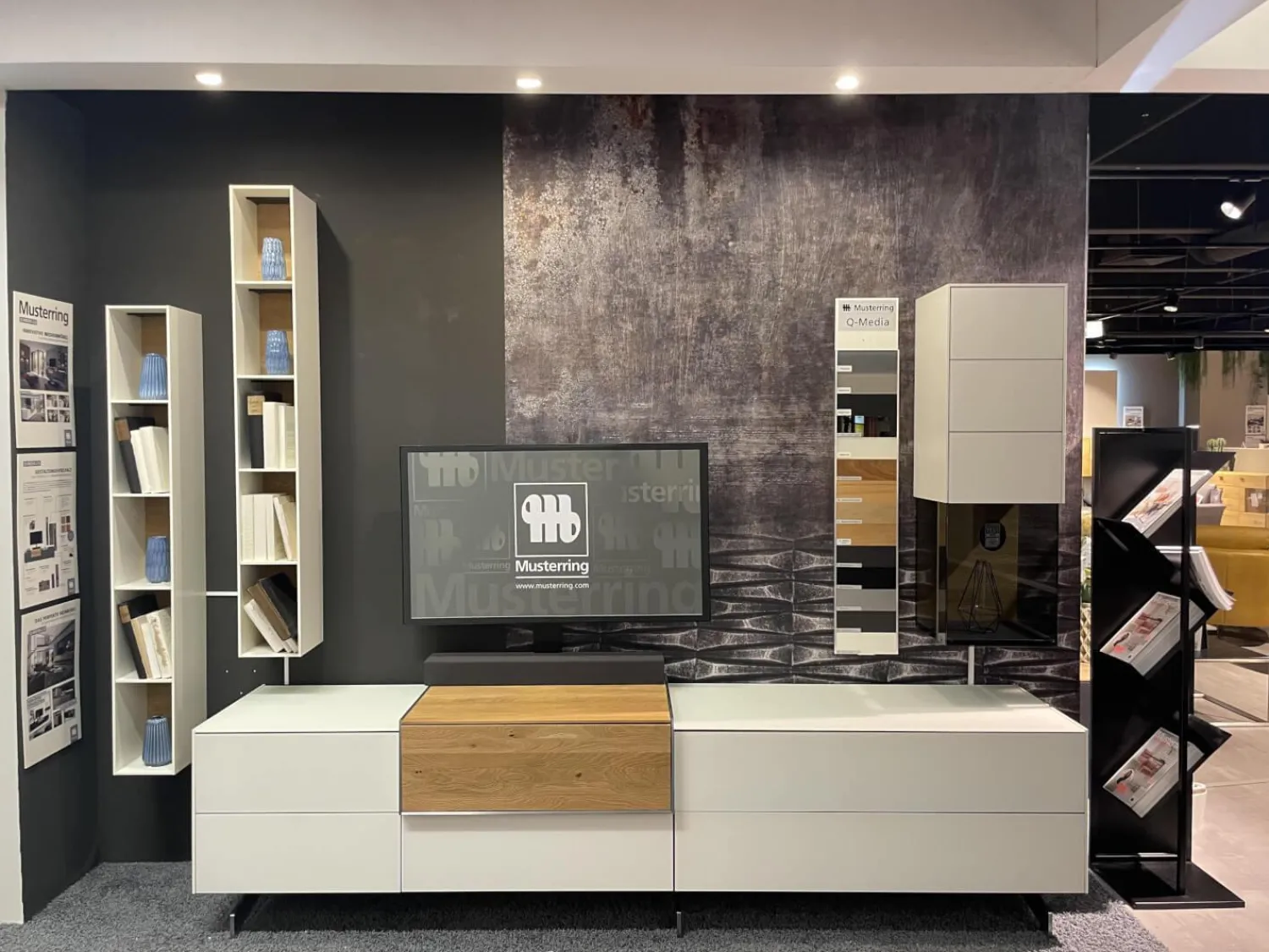 Musterring Wohnwände & Tv-Lowboards|Wohnwand Q Media 2 0 Front Und Korpus Mattglas Weiß PG5 Mittelelement Eiche Massiv Mit LED Beleuchtung Ohne Vitrine