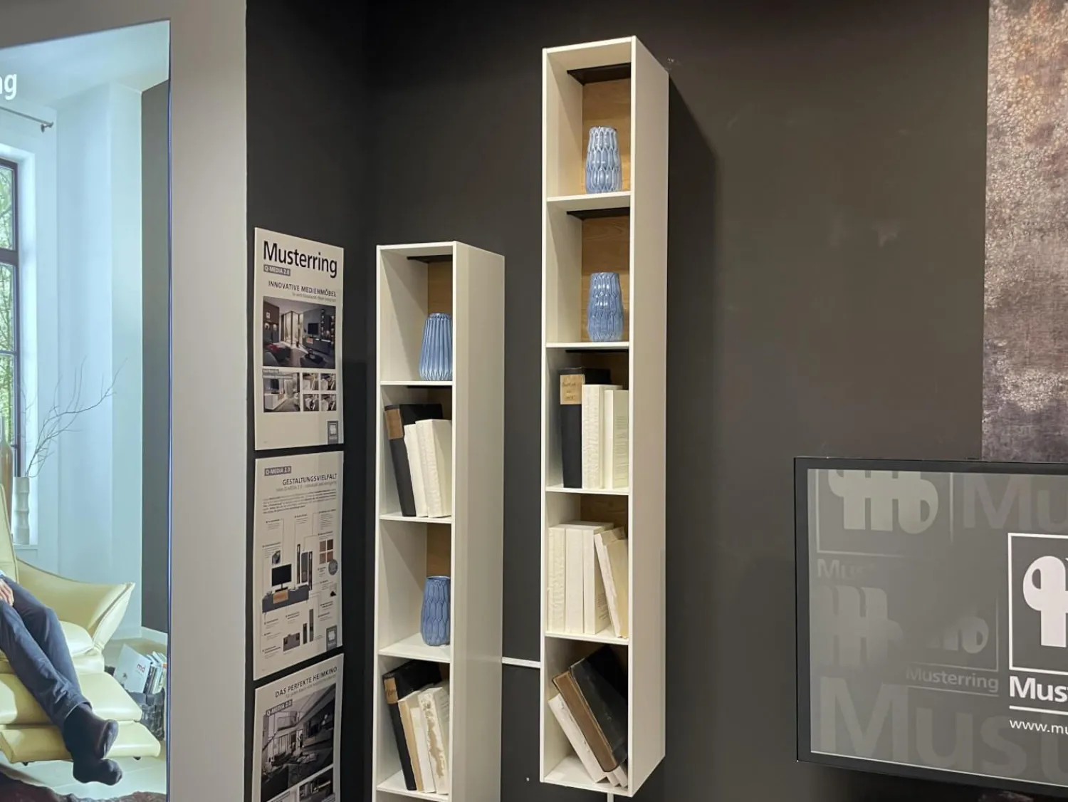 Musterring Wohnwände & Tv-Lowboards|Wohnwand Q Media 2 0 Front Und Korpus Mattglas Weiß PG5 Mittelelement Eiche Massiv Mit LED Beleuchtung Ohne Vitrine