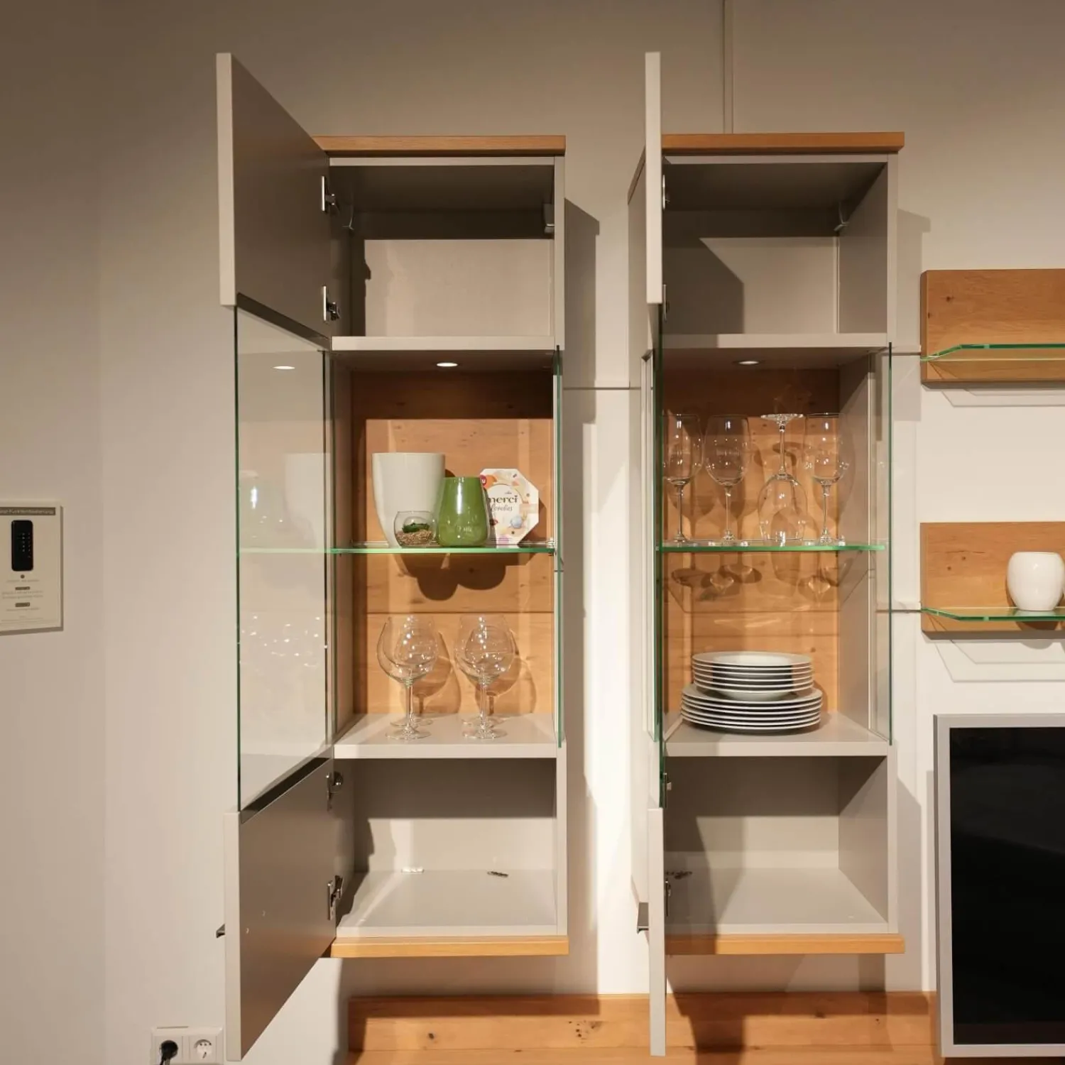 Rietberger Möbelwerke Wohnwände & Tv-Lowboards|Wohnwand Vienna 35 36011 Lack Grau Akzente Asteiche Griffe Edelstahl Inklusive Beleuchtung