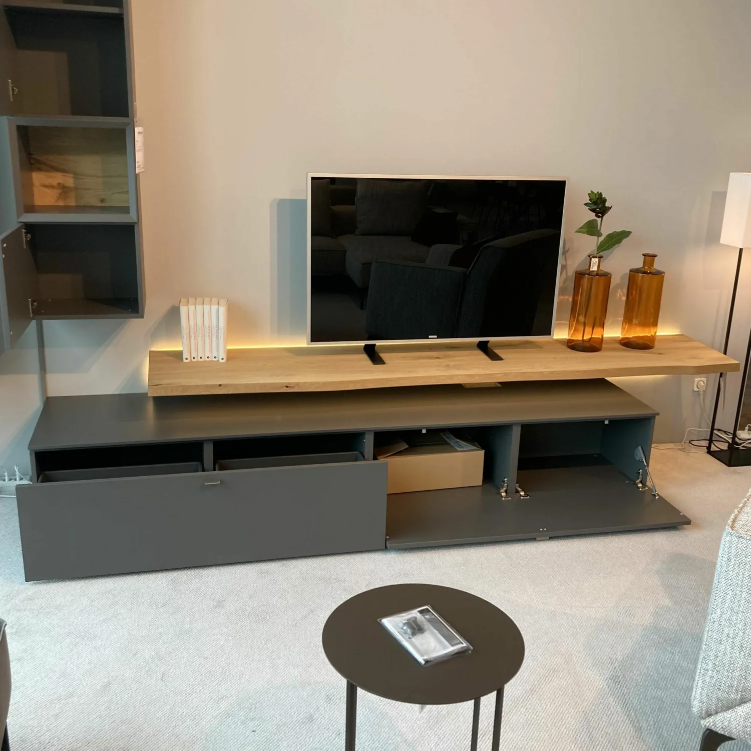 Venjakob Wohnwände & Tv-Lowboards|Wohnwand Vitus Eiche Rustico Hell Geölt Lack Schiefergrau Mit Beleuchtungspaket