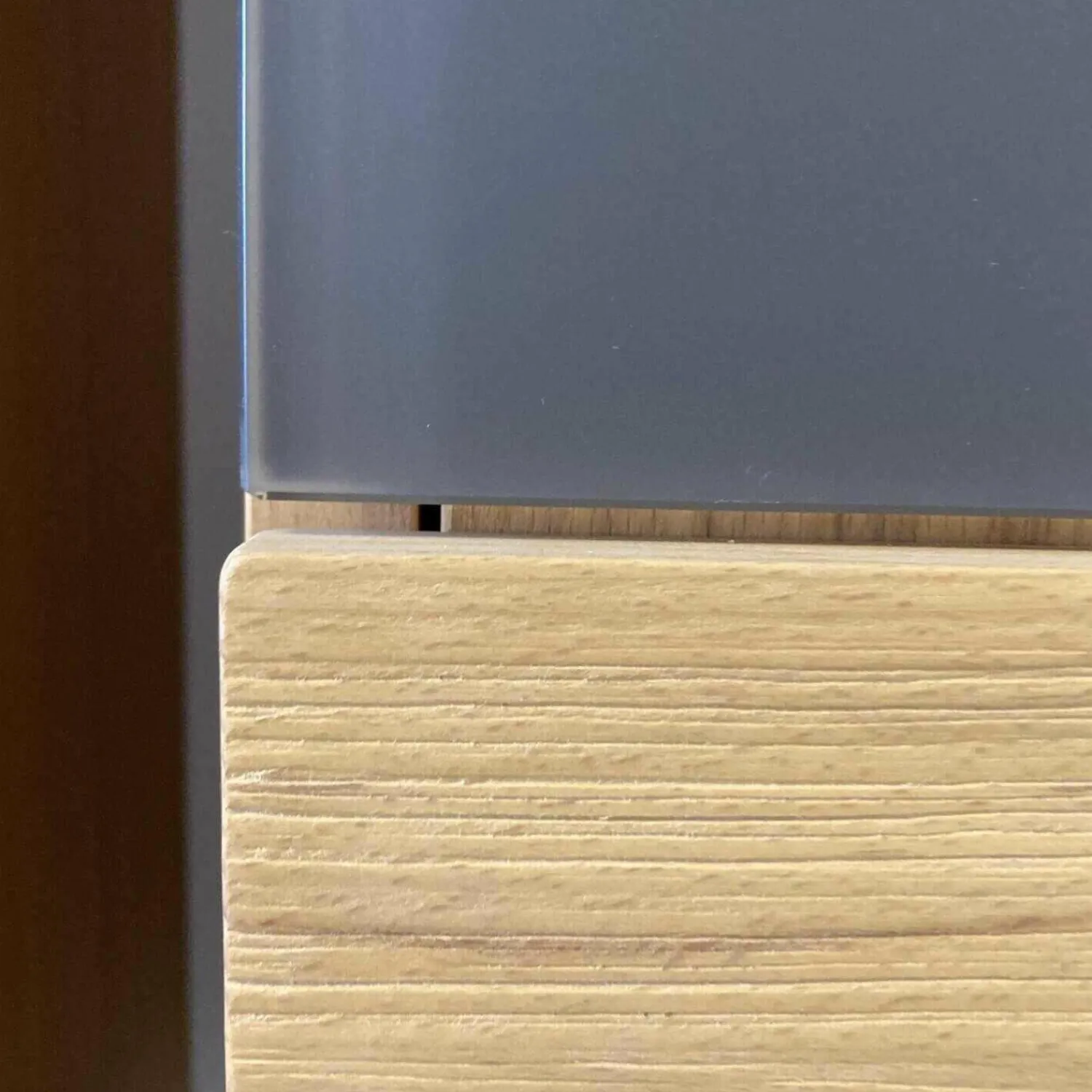 Voglauer Wohnwände & Tv-Lowboards|Wohnwand V-Montana Kernbuche mit Glasfronten Montegrau