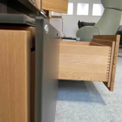 Voglauer Wohnwände & Tv-Lowboards|Wohnwand V-Montana Kernbuche mit Glasfronten Montegrau