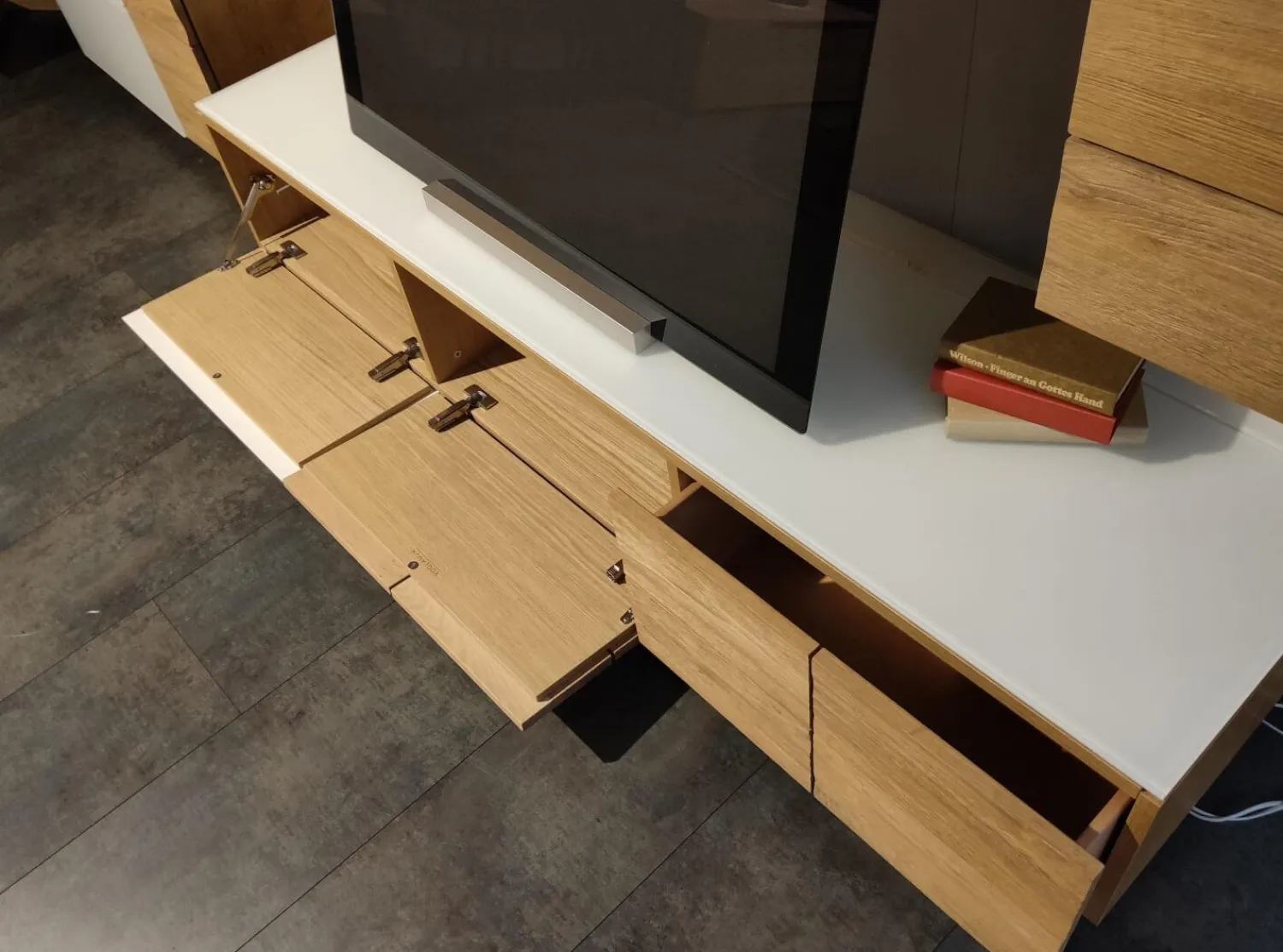 Voglauer Wohnwände & Tv-Lowboards|Wohnwand V-Montanara Wildeiche Akzent Colorglas Satiniert Anthrazit