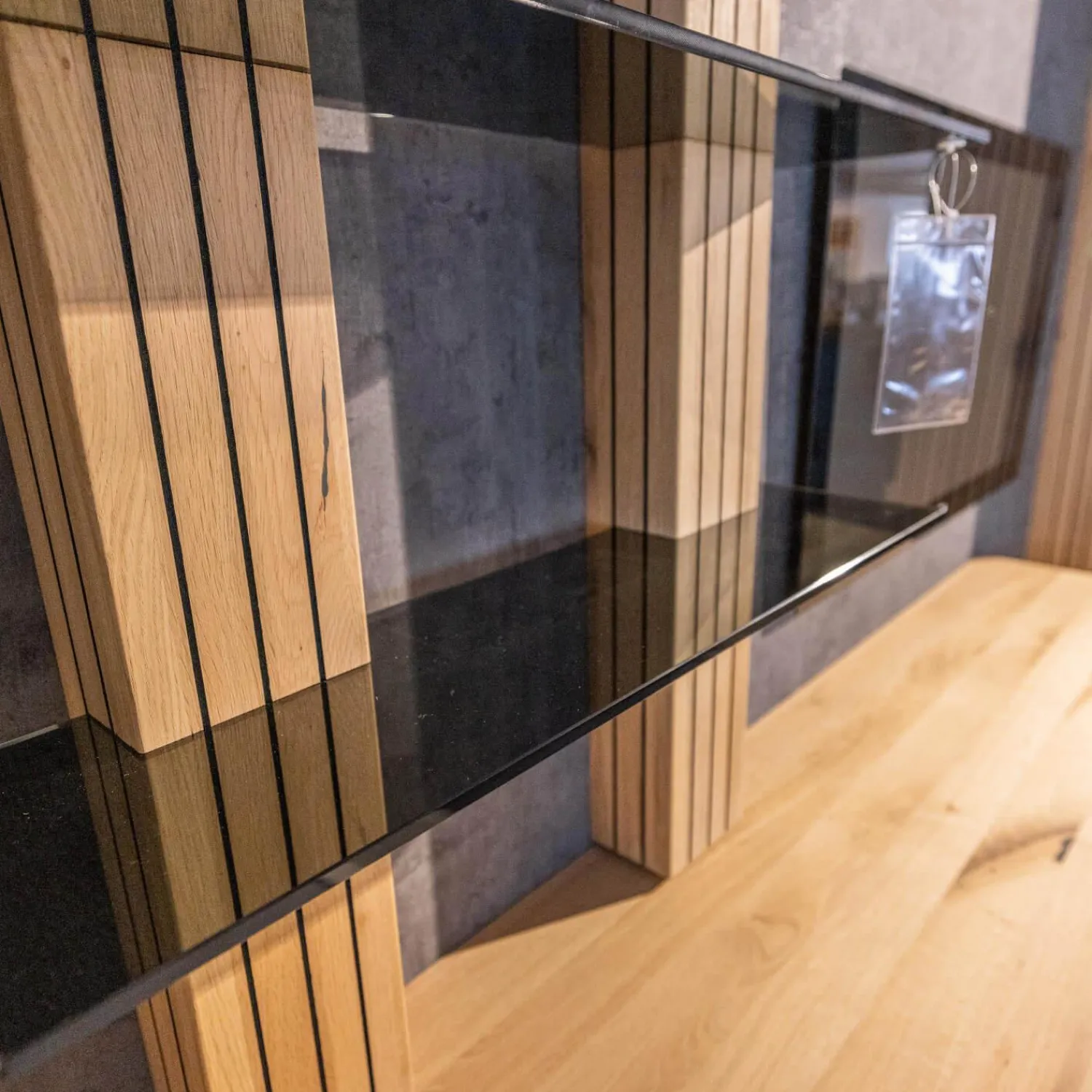 WK Wohnen Wohnwände & Tv-Lowboards|Wohnwand WK 490 Baristo Asteiche Bianco Rillenoptik Glas Anthrazit Inklusive LED Beleuchtung